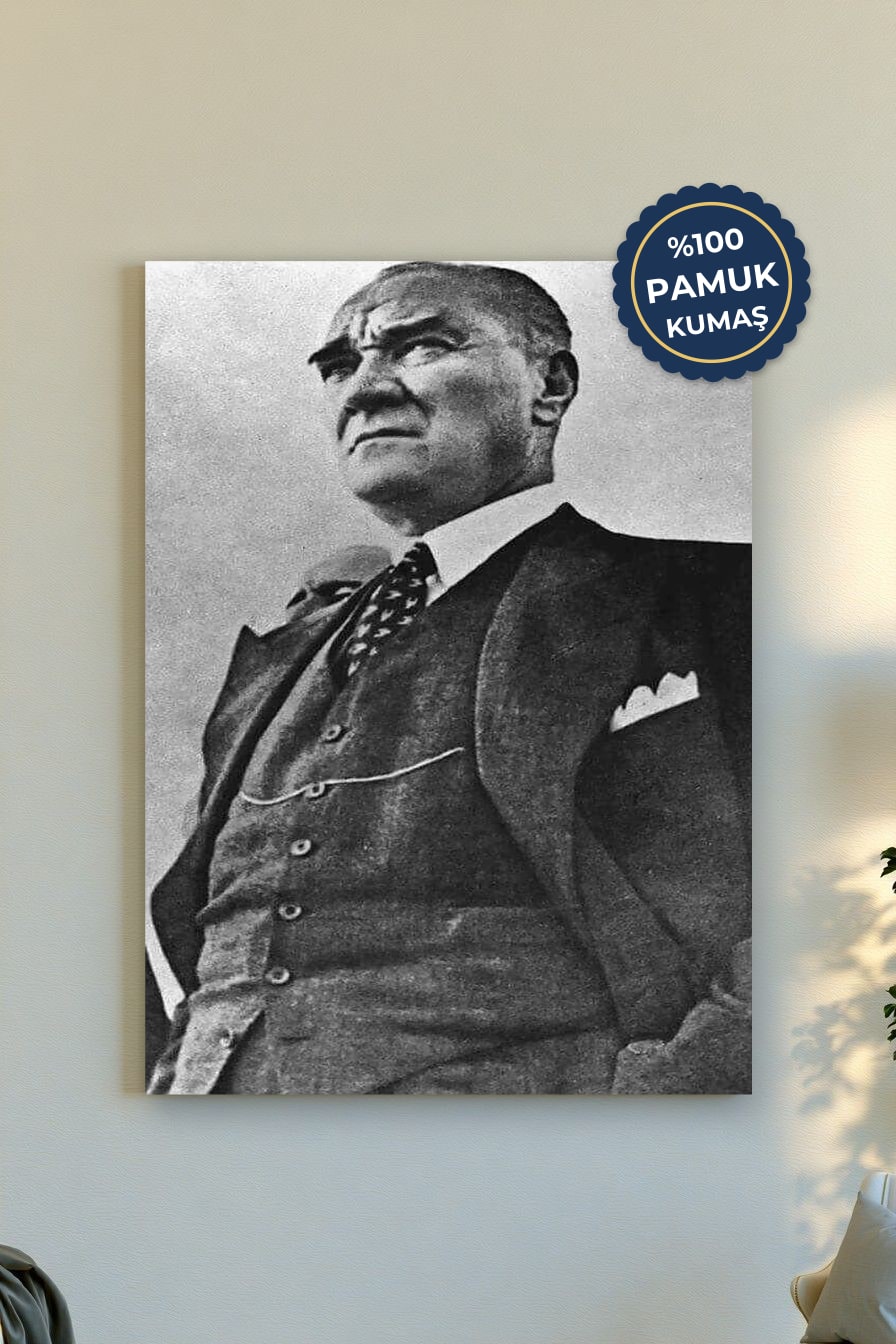 Atatürk Kanvas Tablo - Siyah Beyaz Şıklığı