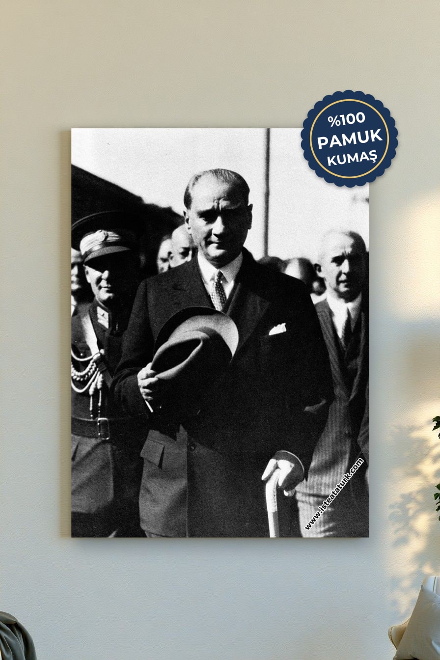 Cumhuriyet Kanvas Tablo - Siyah Beyaz Stil Vurgusu