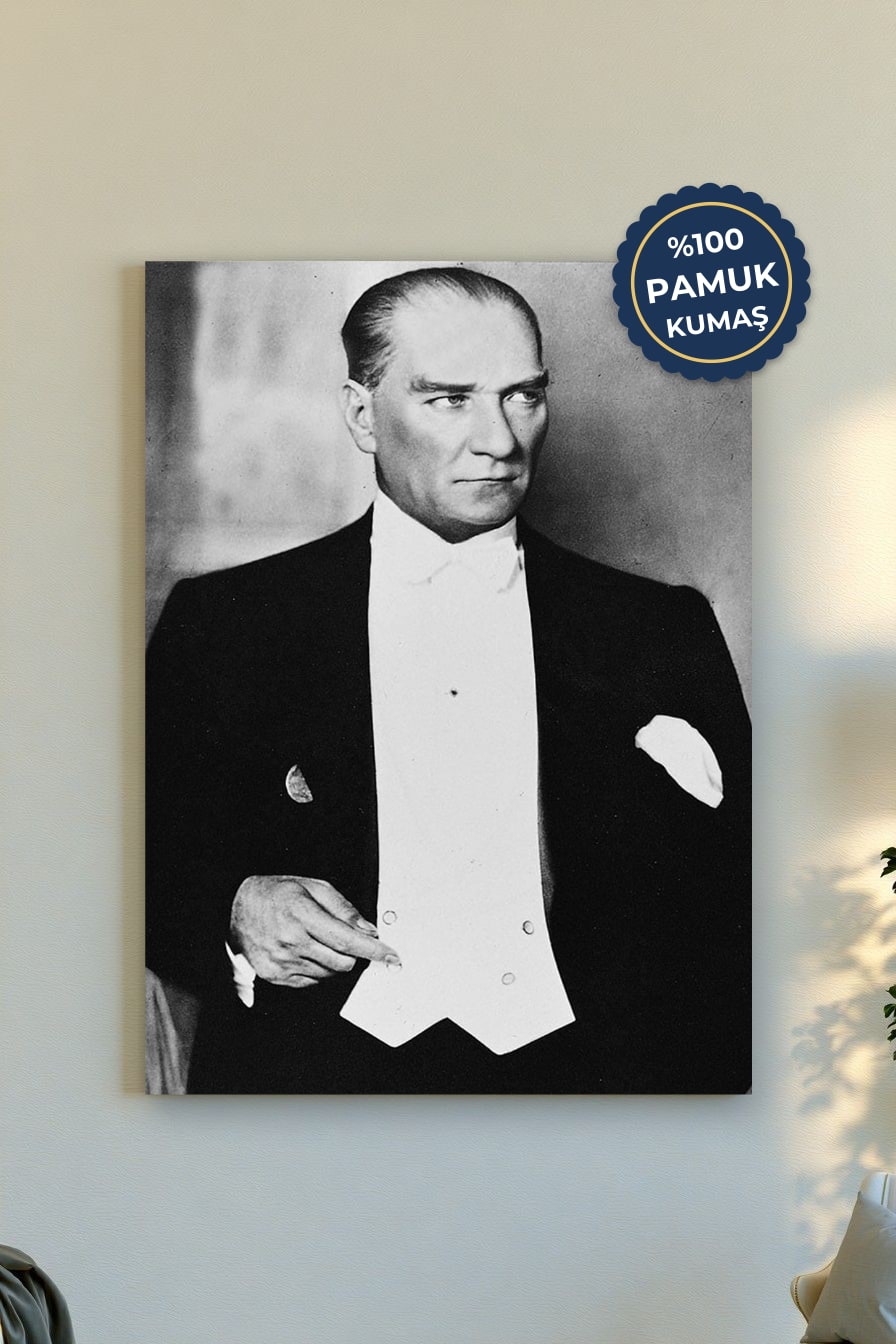 Mustafa Kemal Atatürk Kanvas Tablo - Siyah Beyaz Vurgusu