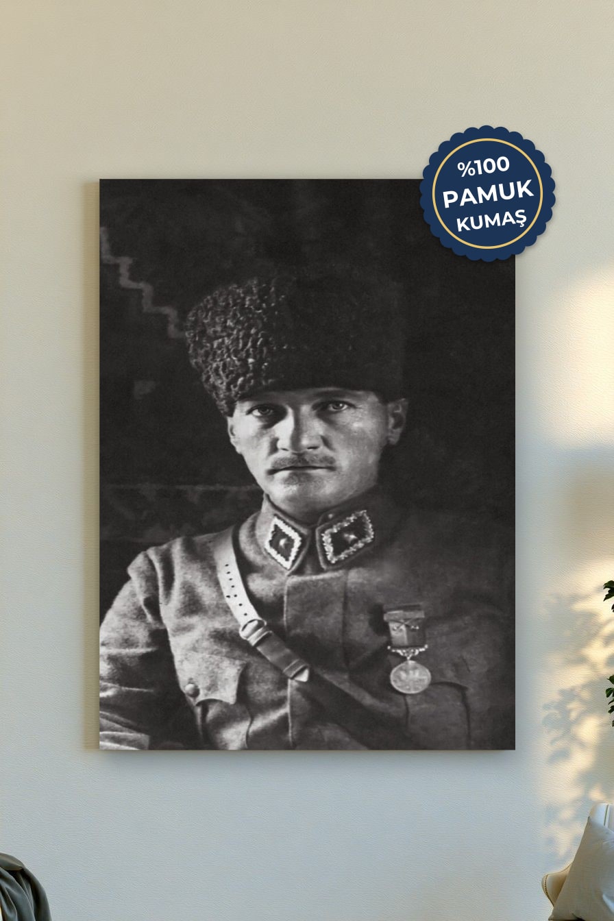 Tarihi Türk Subayı Kanvas Tablo - Monokrom Vurgusu