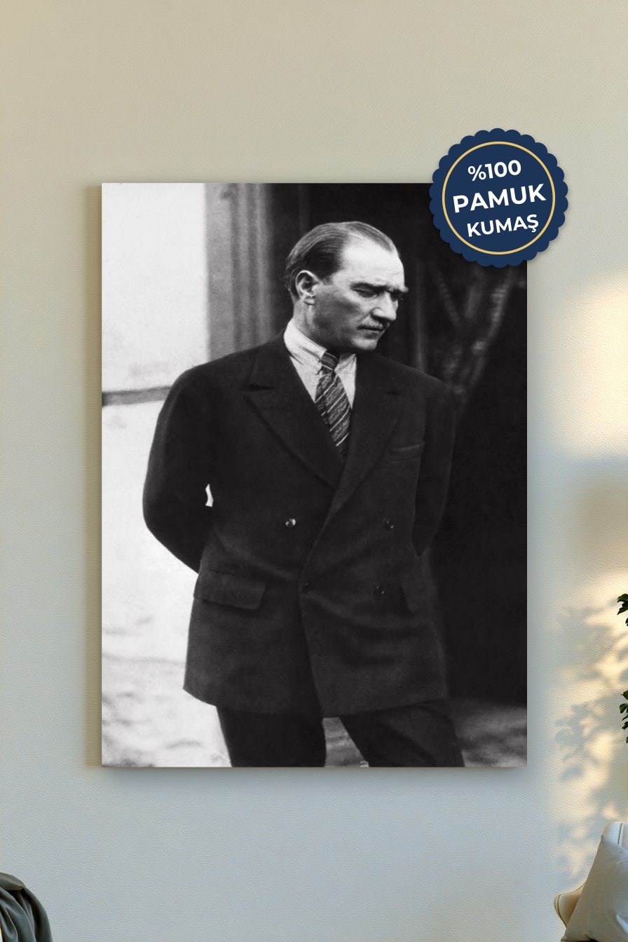Atatürk Portresi Kanvas Tablo - Siyah Beyaz Tarz