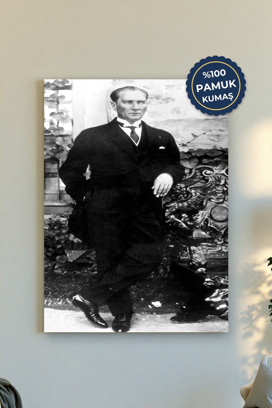 Tarihî Portre Kanvas Tablo - Siyah Beyaz Vurgusu
