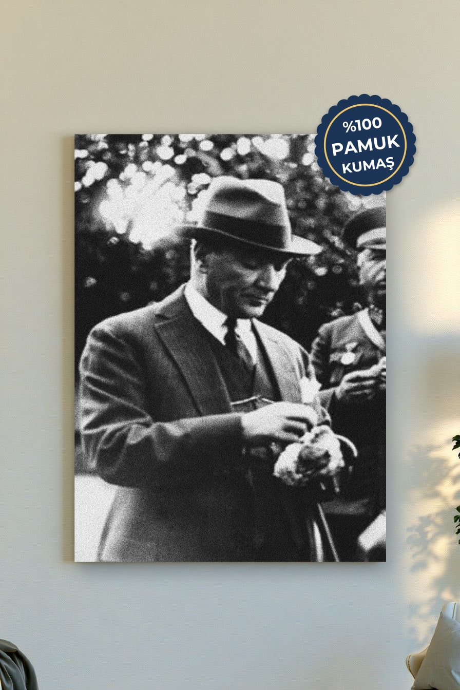 Tarihî Figür Kanvas Tablo - Siyah Beyaz Vurgusu