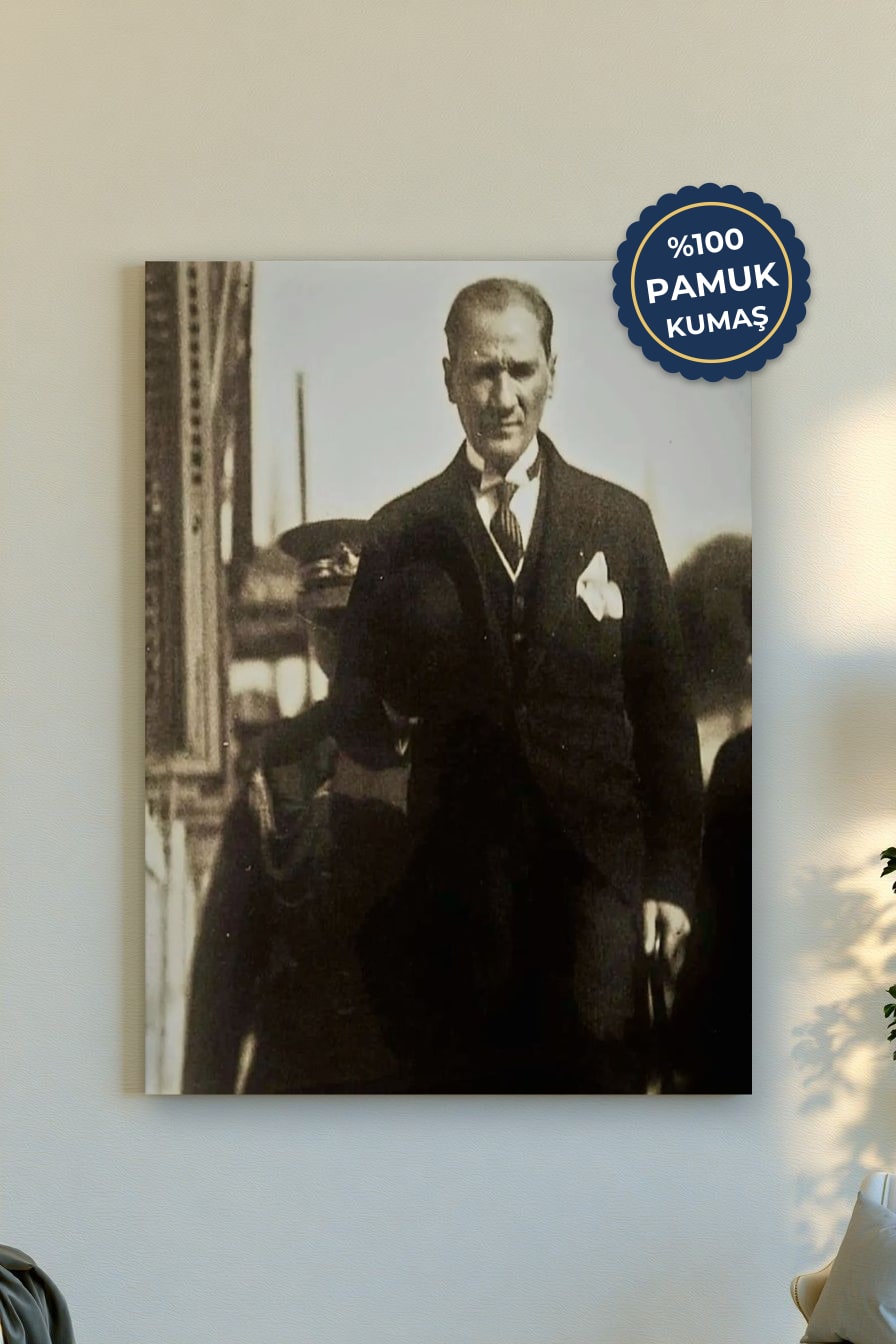 Atatürk Kanvas Tablo - Mono Renk Vurgusu