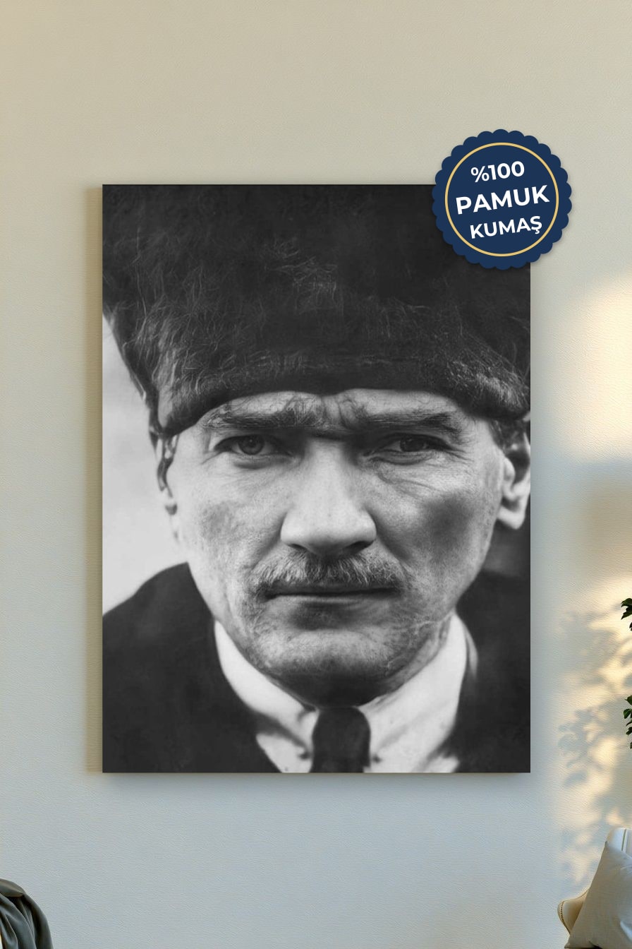 Mustafa Kemal Atatürk Kanvas Tablo - Siyah Beyaz Vurgusu
