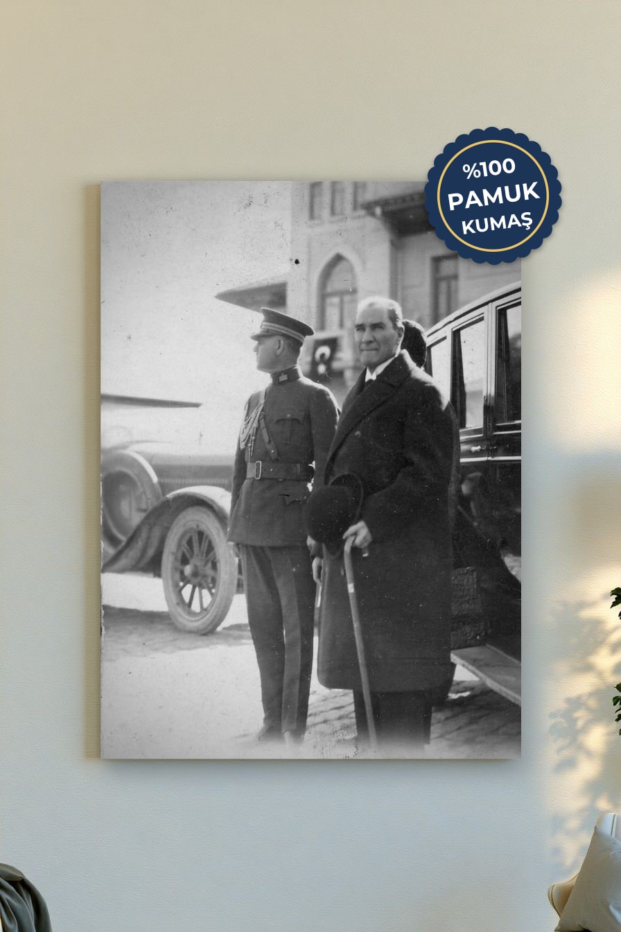 Tarihî Duruş Kanvas Tablo - Siyah Beyaz Vurgusu