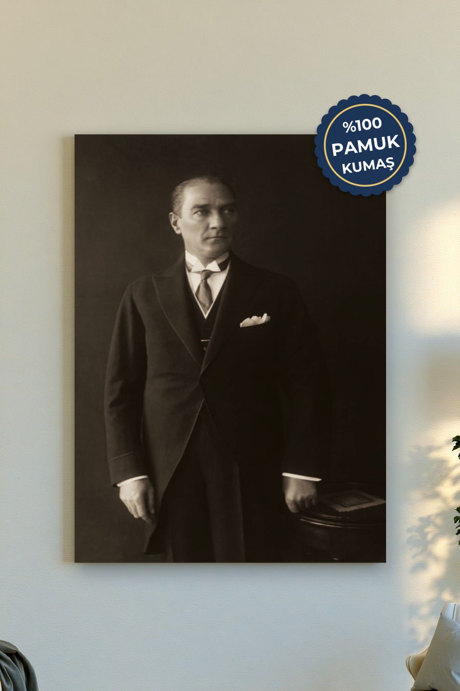 Klasik Portre Kanvas Tablo - Siyah Beyaz Şıklığı