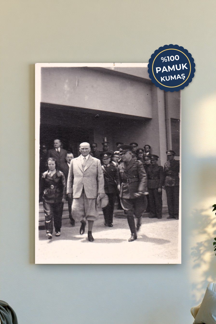 Tarihsel Lider Kanvas Tablo - Siyah Beyaz Vurgusu