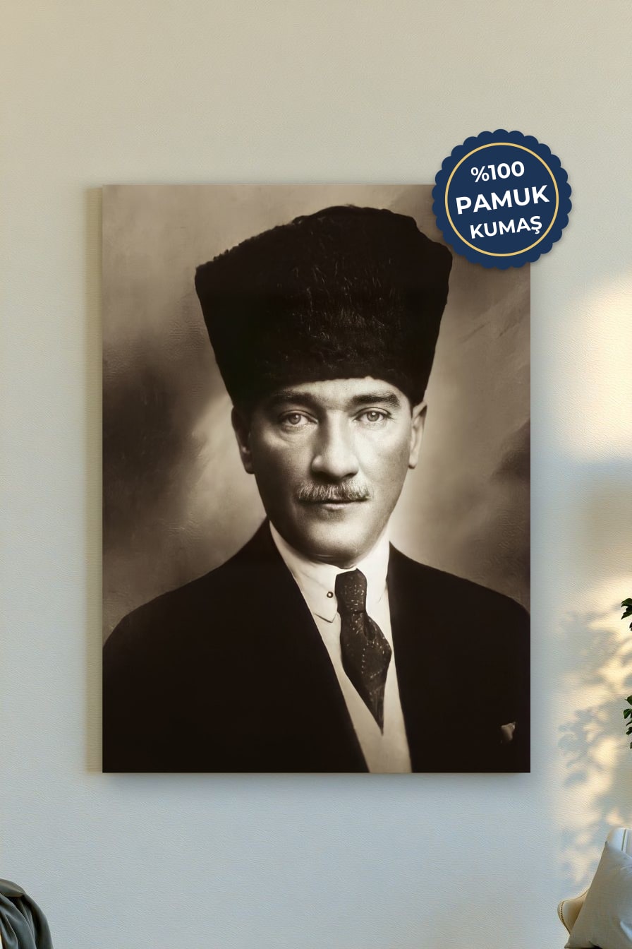 Mustafa Kemal Atatürk Kanvas Tablo - Siyah Beyaz Vurgusu