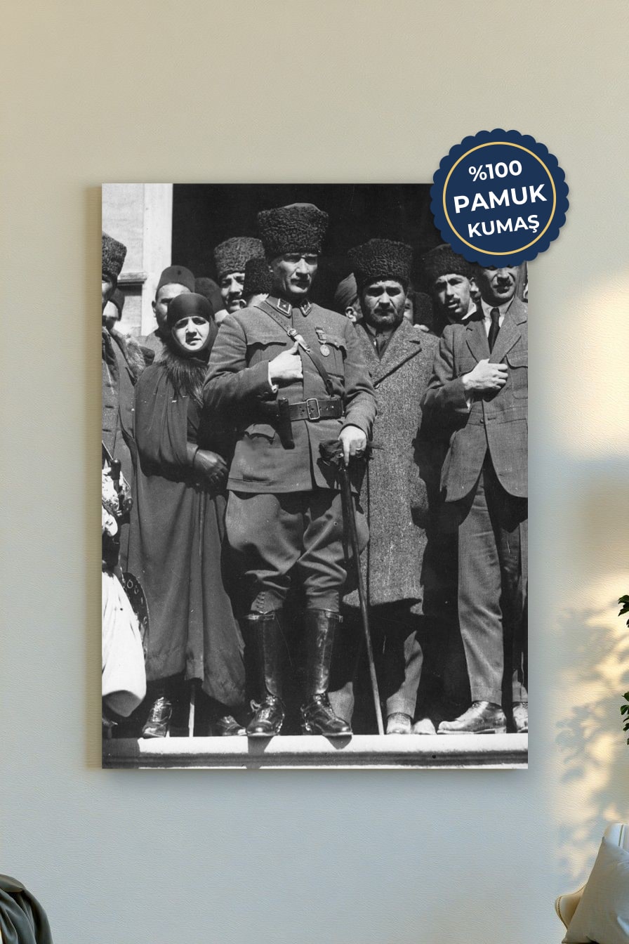Tarihî Figür Kanvas Tablo - Siyah Beyaz Vurgusu