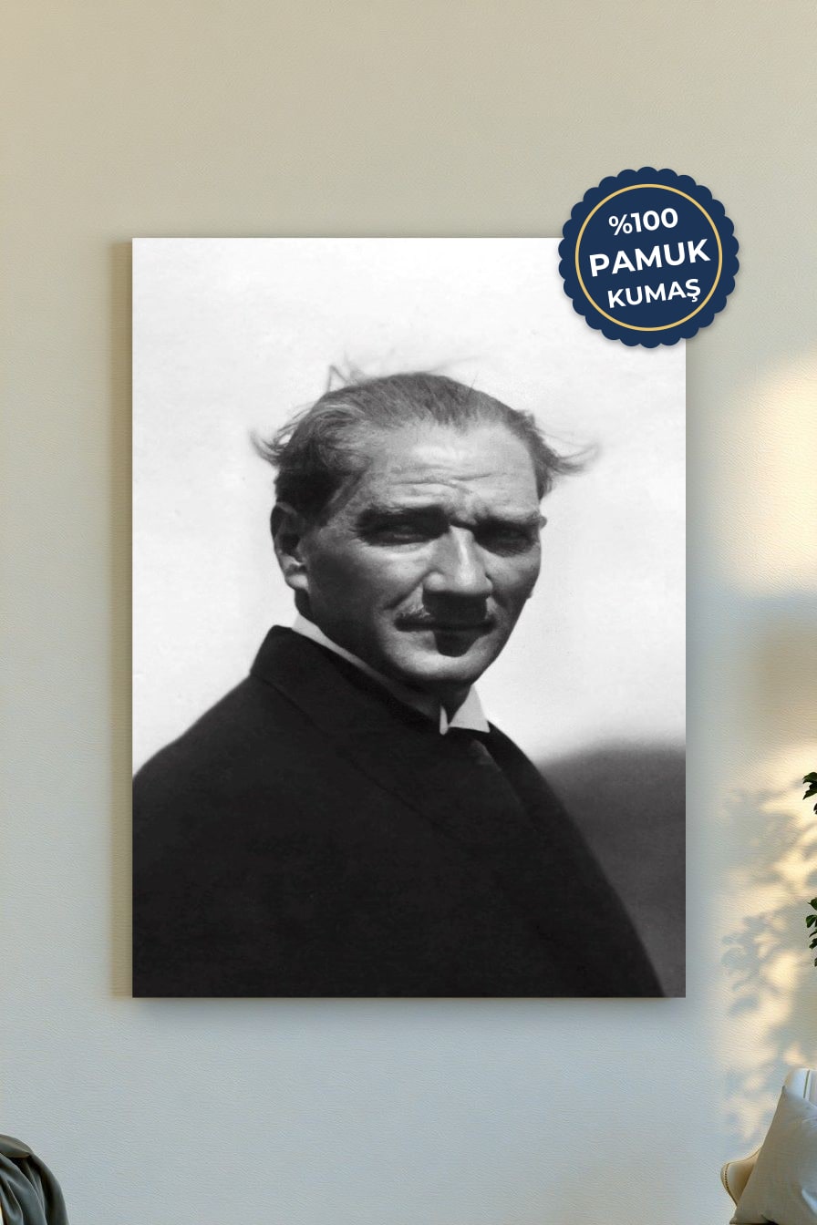 Atatürk Portresi Kanvas Tablo - Siyah Beyaz Vurgusu
